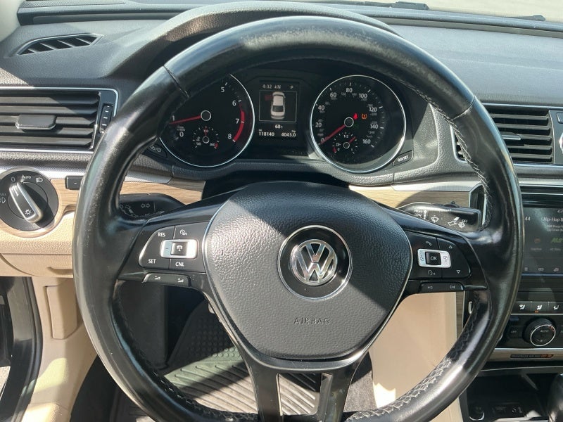 2017 Volkswagen Passat 1.8T SE w/Technology