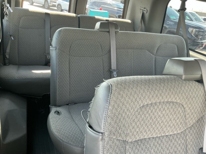 2025 Chevrolet Express Passenger 1LS