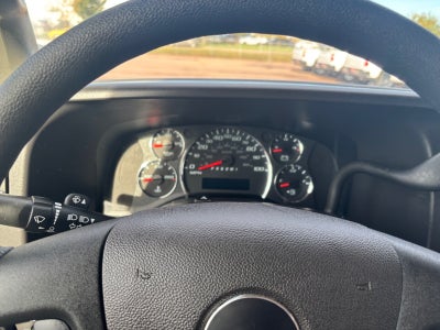 2025 Chevrolet Express Passenger 1LS