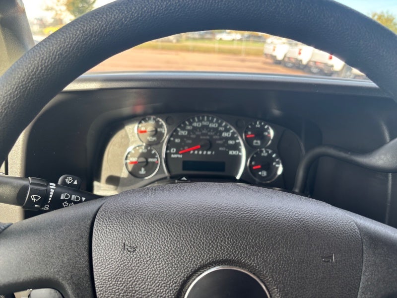 2025 Chevrolet Express Passenger 1LS