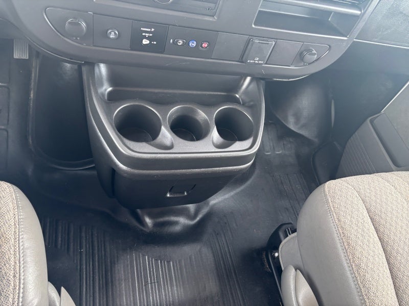 2025 Chevrolet Express Passenger 1LS