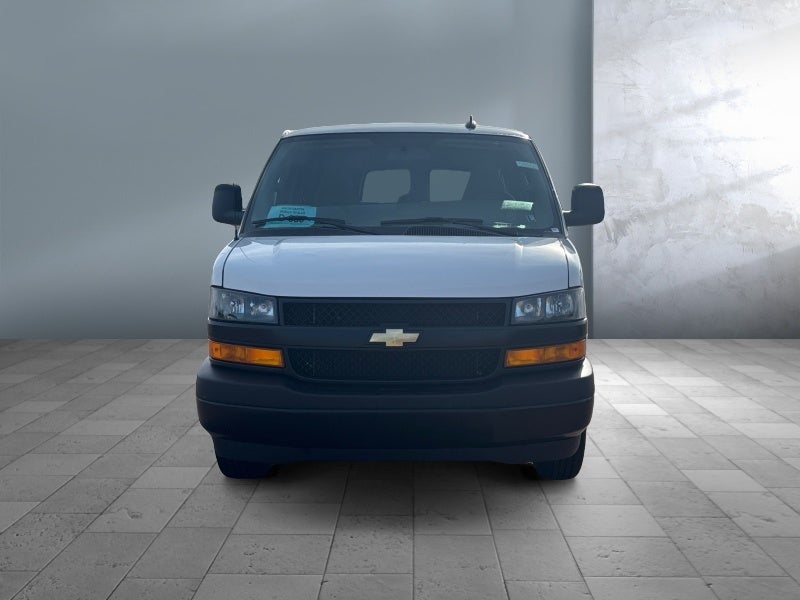 2025 Chevrolet Express Passenger 1LS