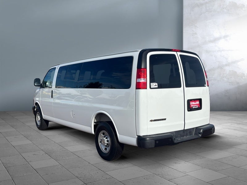 2025 Chevrolet Express Passenger 1LS