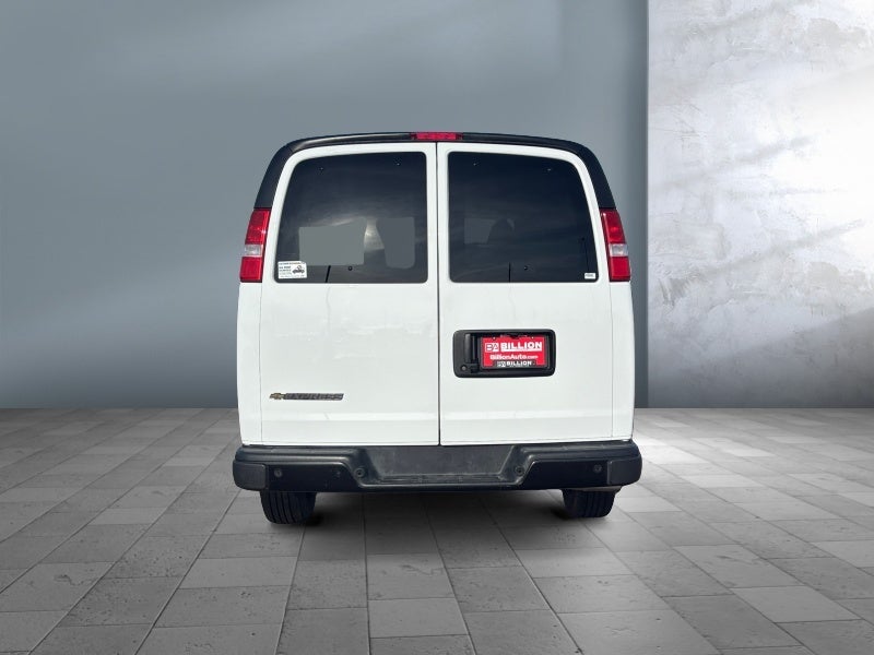 2025 Chevrolet Express Passenger 1LS