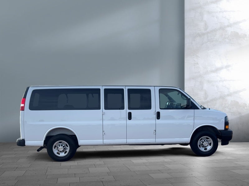 2025 Chevrolet Express Passenger 1LS