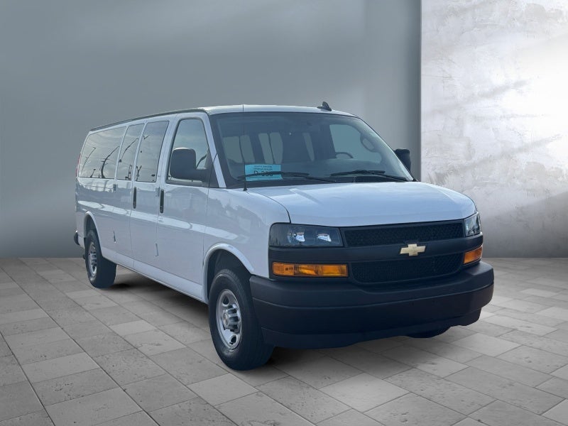 2025 Chevrolet Express Passenger 1LS
