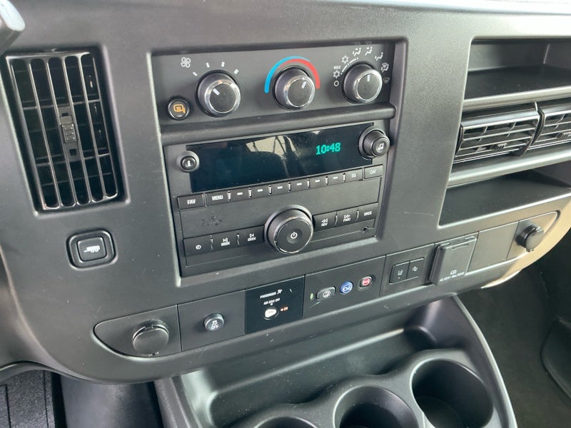 2025 Chevrolet Express Passenger 1LT