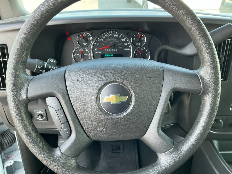 2025 Chevrolet Express Passenger 1LT