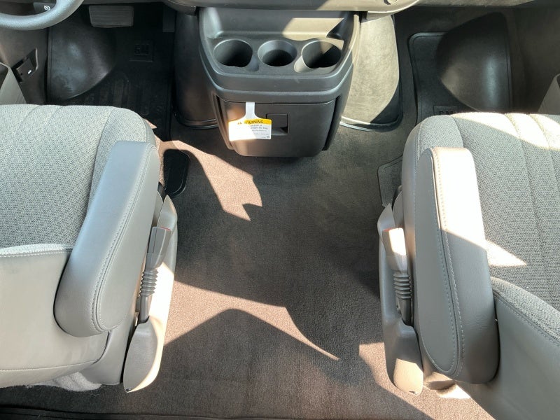 2025 Chevrolet Express Passenger 1LT