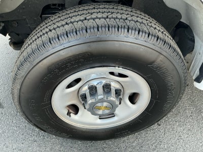 2025 Chevrolet Express Passenger 1LT