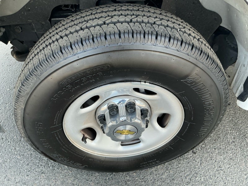 2025 Chevrolet Express Passenger 1LT