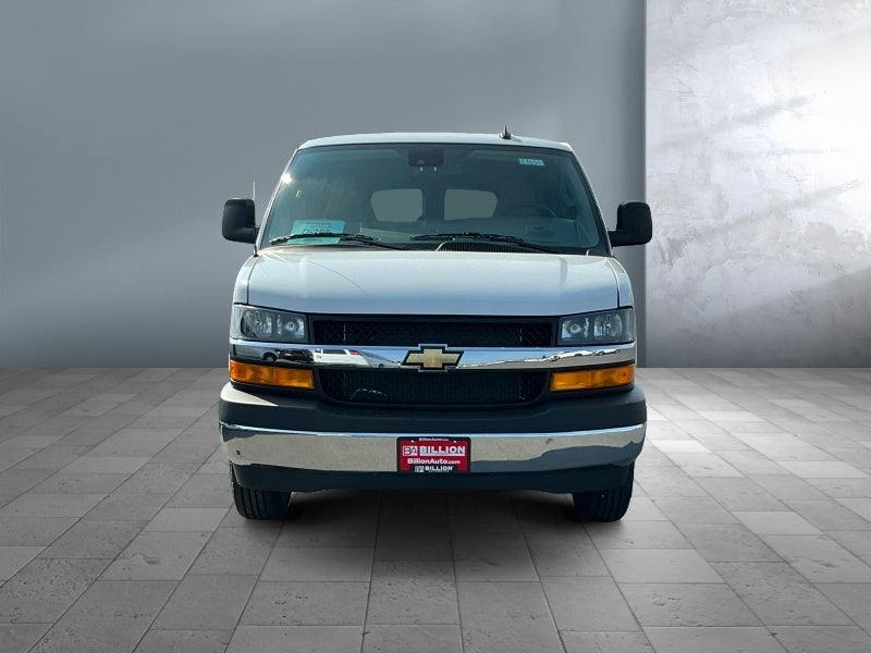 2025 Chevrolet Express Passenger 1LT