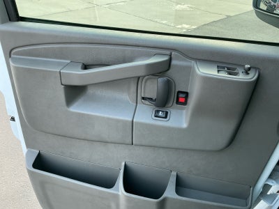 2024 Chevrolet Express Passenger 3500 1LT