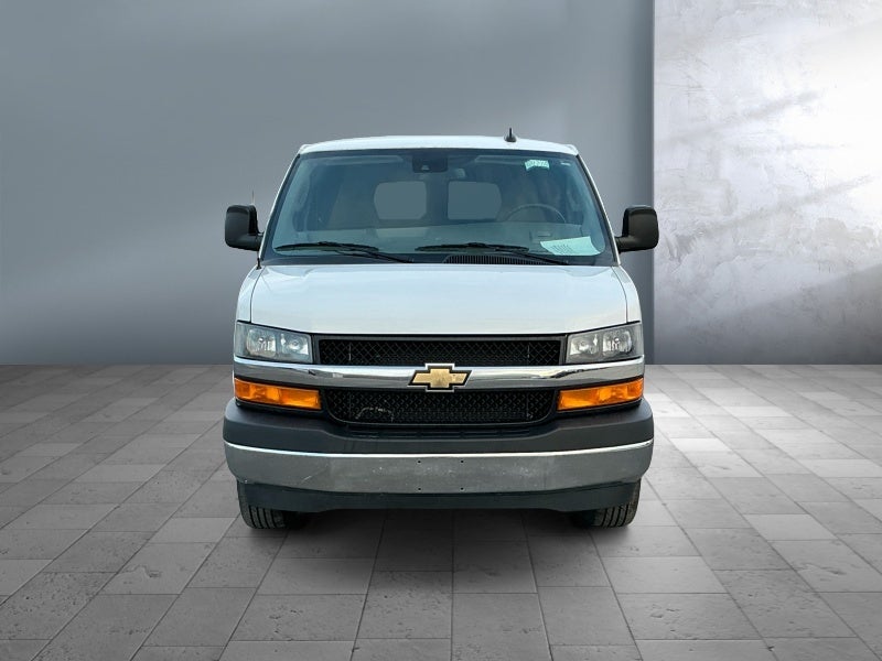 2024 Chevrolet Express Passenger 3500 1LT