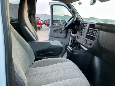 2024 Chevrolet Express Passenger 3500 1LT