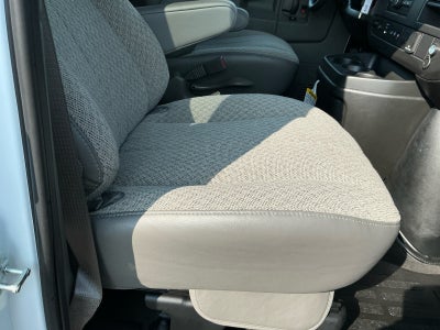 2025 Chevrolet Express Passenger 1LT