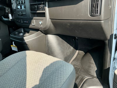 2025 Chevrolet Express Passenger 1LT