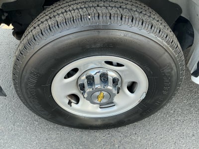 2025 Chevrolet Express Passenger 1LT