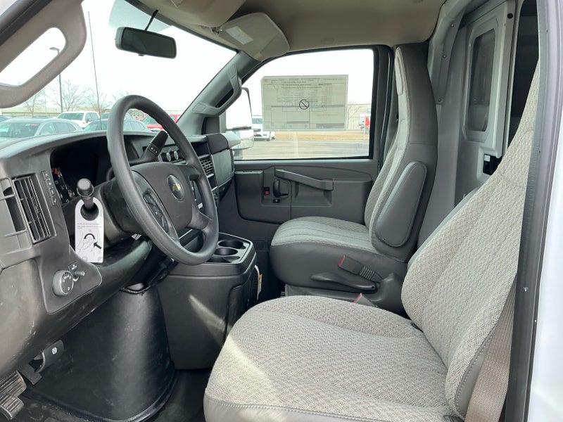 2025 Chevrolet Express Cutaway 3500 1WT