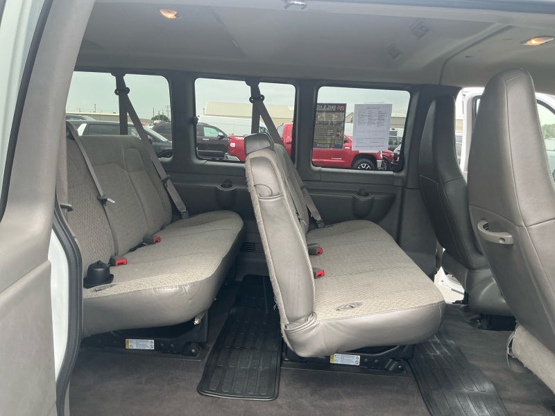 2025 GMC Savana Passenger LT
