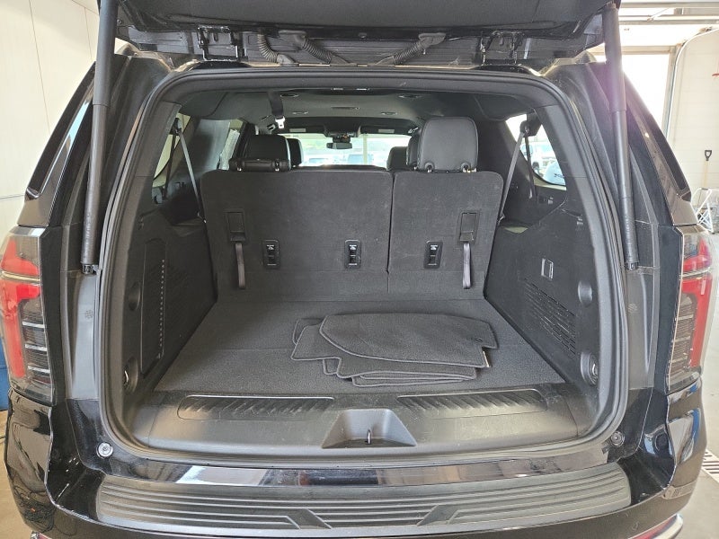 2025 Chevrolet Suburban LT