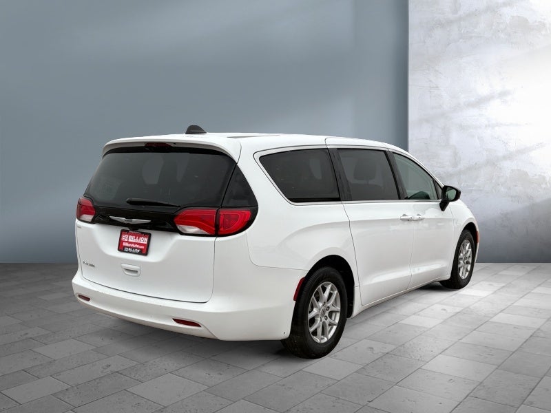 2024 Chrysler Voyager LX