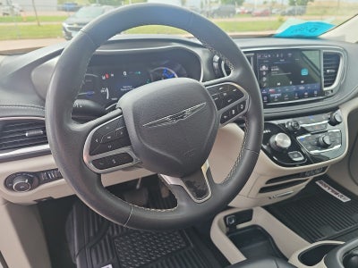 2023 Chrysler Pacifica Hybrid Touring L
