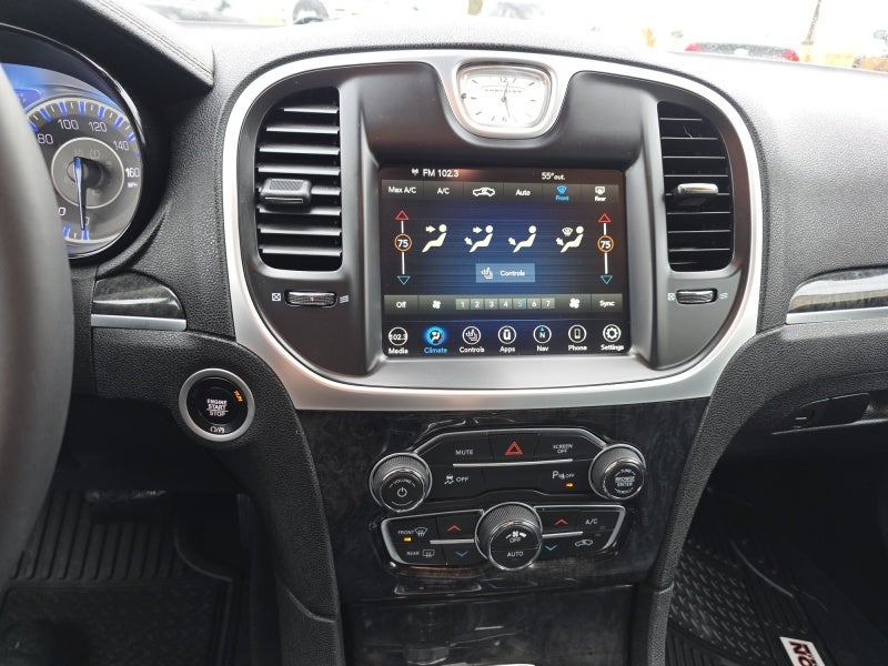 2023 Chrysler 300 Touring L