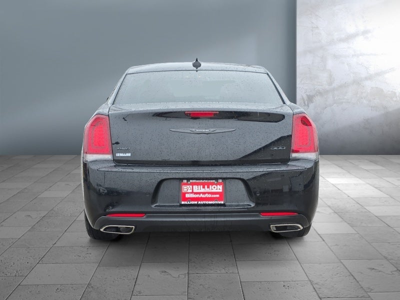 2023 Chrysler 300 Touring L