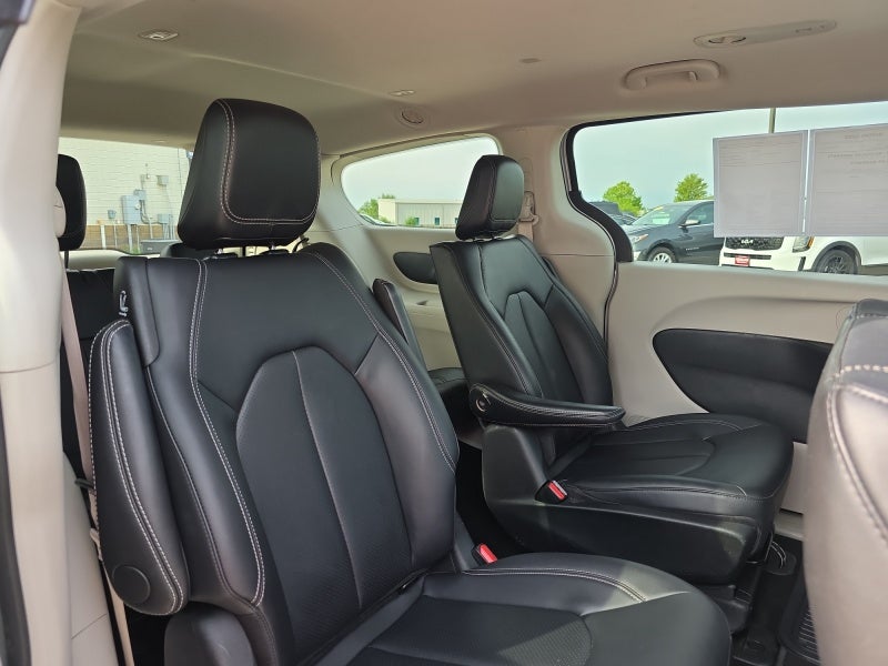 2024 Chrysler Pacifica Hybrid Select