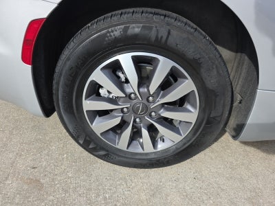 2024 Chrysler Pacifica Hybrid Select