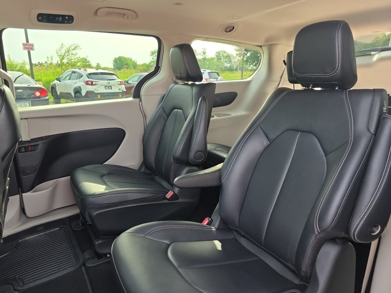 2024 Chrysler Pacifica Hybrid Select