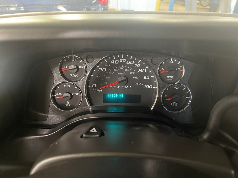 2025 Chevrolet Express Passenger 1LT