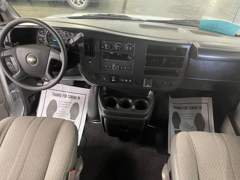 2025 Chevrolet Express Passenger 1LT