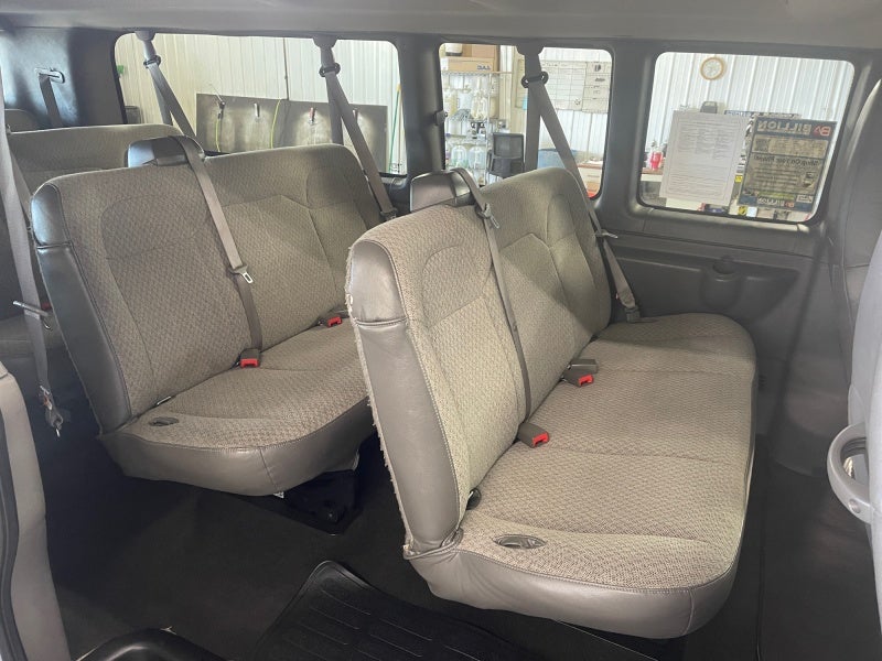 2025 Chevrolet Express Passenger 1LT