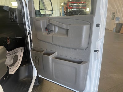 2025 Chevrolet Express Passenger 1LT