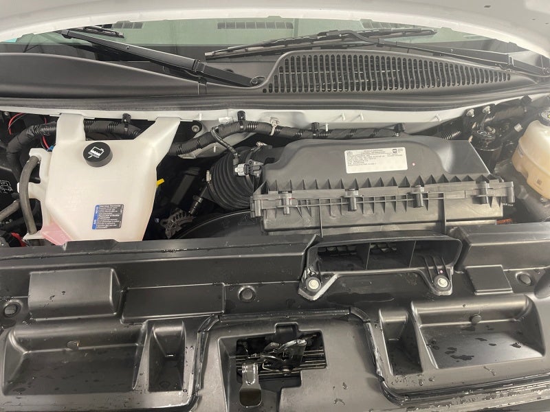 2025 Chevrolet Express Passenger 1LT