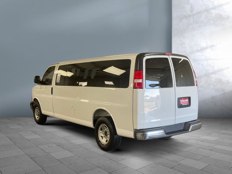 2025 Chevrolet Express Passenger 1LT