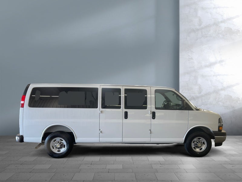 2025 Chevrolet Express Passenger 1LT