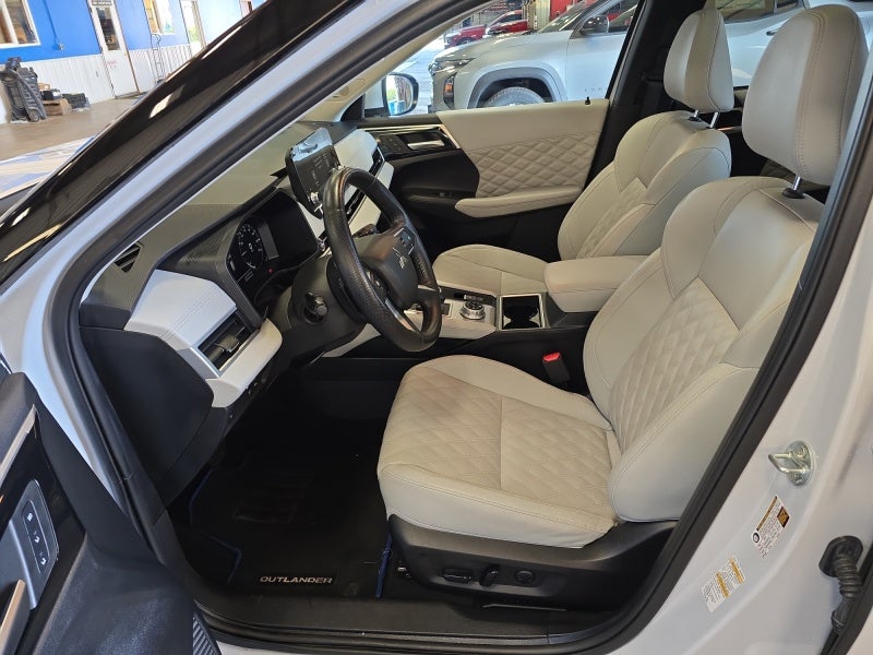 2024 Mitsubishi Outlander Plug-In Hybrid SEL