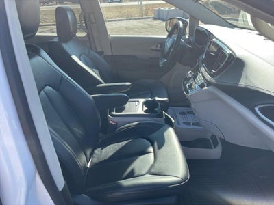 2024 Chrysler Pacifica Hybrid Select