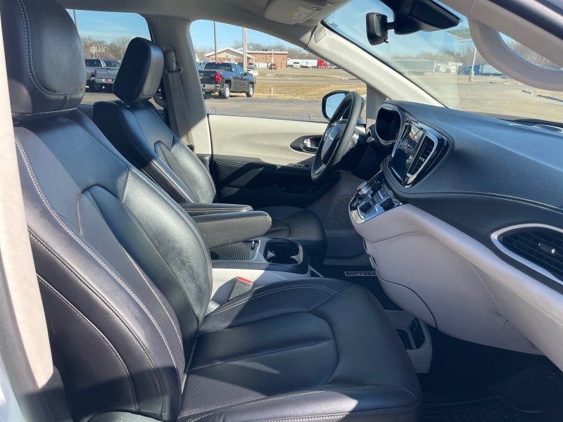 2024 Chrysler Pacifica Hybrid Select