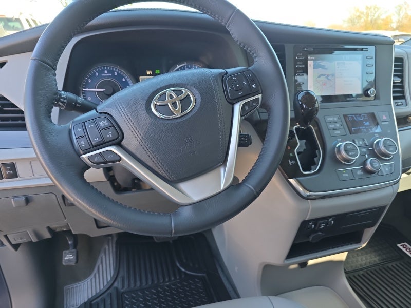2018 Toyota Sienna XLE