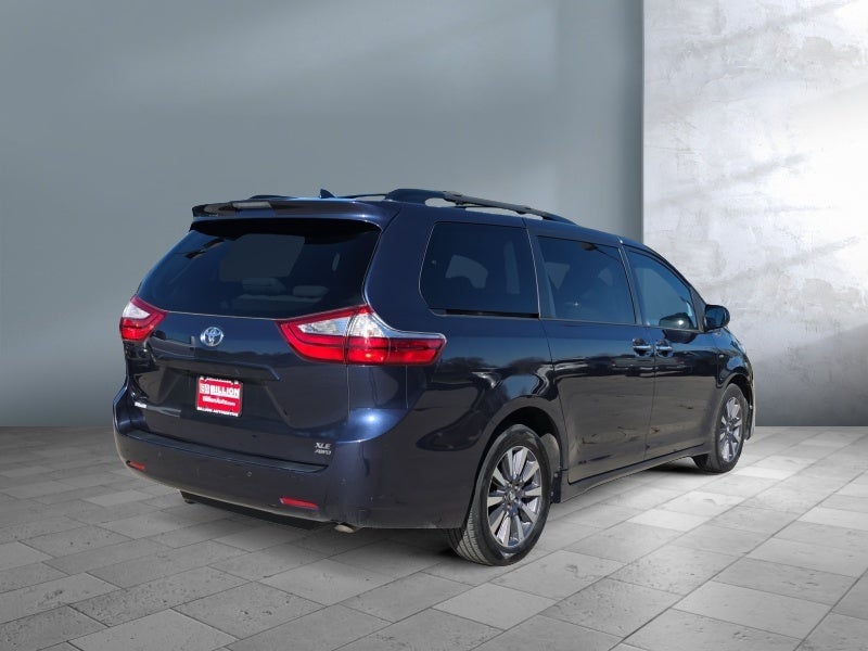 2018 Toyota Sienna XLE