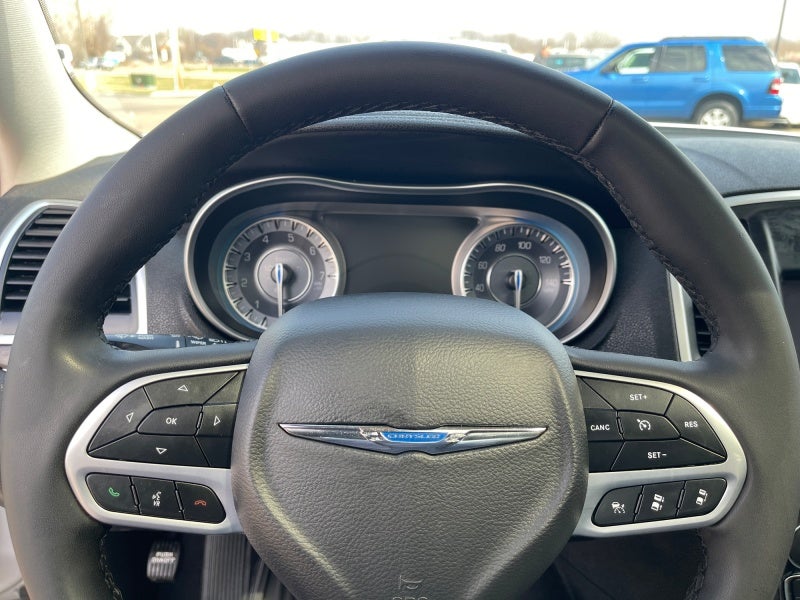 2022 Chrysler 300 Touring L
