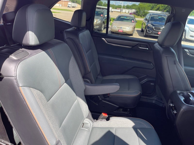 2025 GMC Acadia AT4