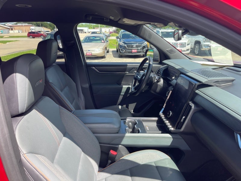 2025 GMC Acadia AT4