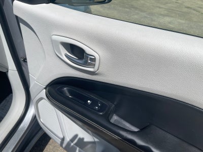 2019 Jeep Compass Latitude w/Sun/Wheel Pkg