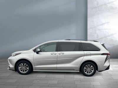 2024 Toyota Sienna XLE