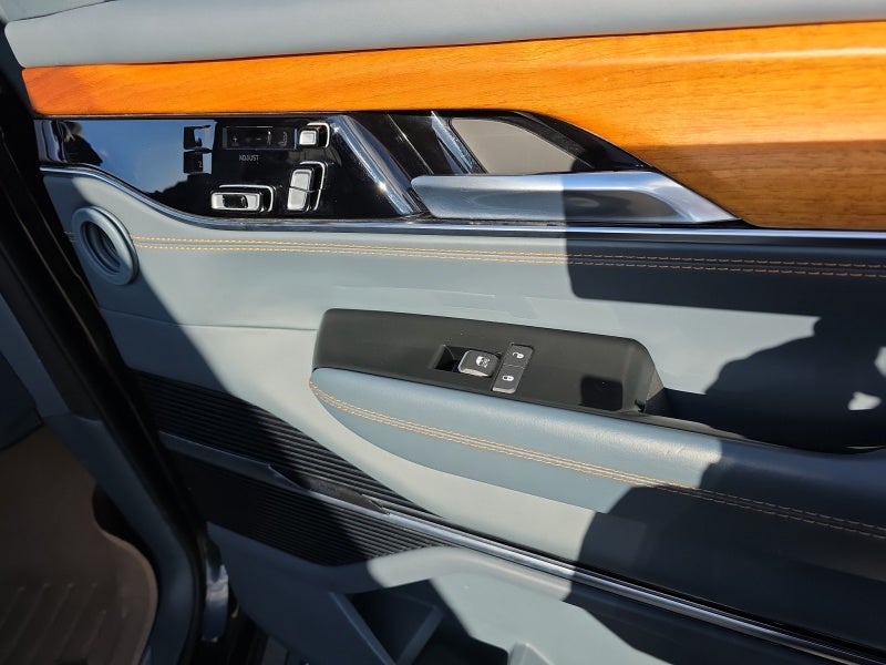 2022 Jeep Grand Wagoneer Series III